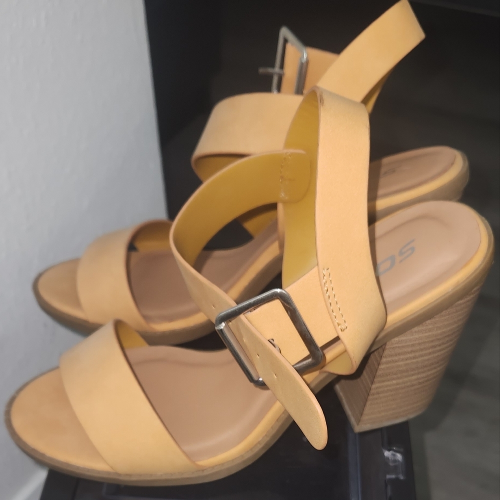 Soda- Mustard yellow block heels